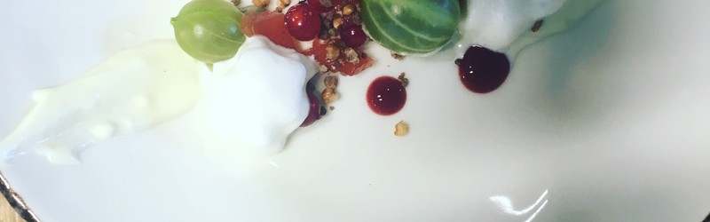 
                                                Menu finger food z owocami morza