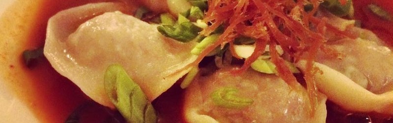 
                                                Pierożki z gęsią, krem z buraka i turbot smażony