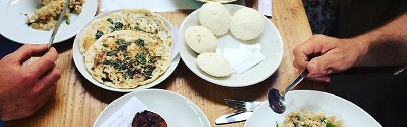 
                                                Klassisches zentralindisches Frühstück