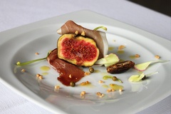 
                Finger food i sałatki na imprezę